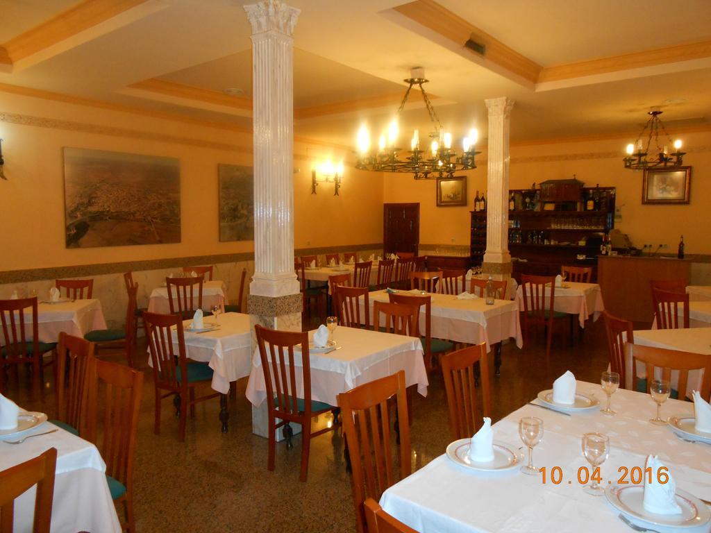 Apartahotel Los Hermanos Ocaña Екстериор снимка