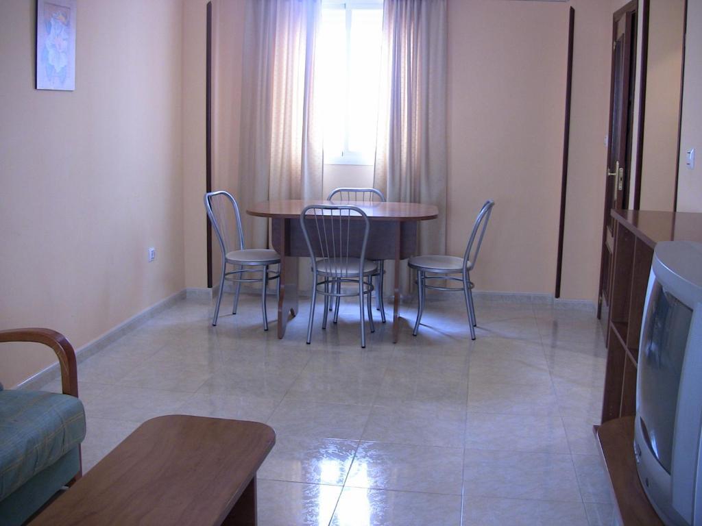 Apartahotel Los Hermanos Ocaña Стая снимка