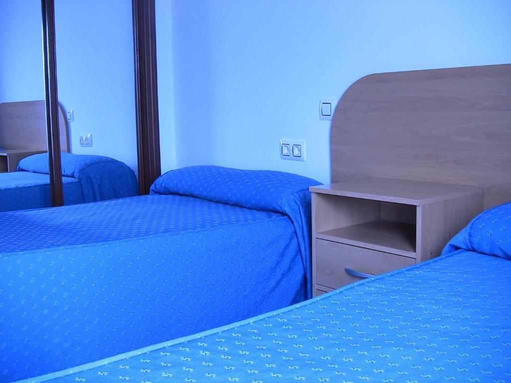 Apartahotel Los Hermanos Ocaña Стая снимка