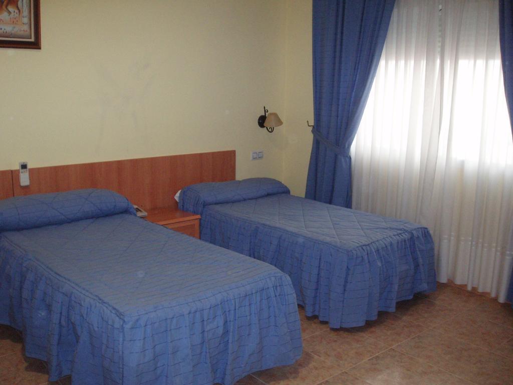 Apartahotel Los Hermanos Ocaña Екстериор снимка