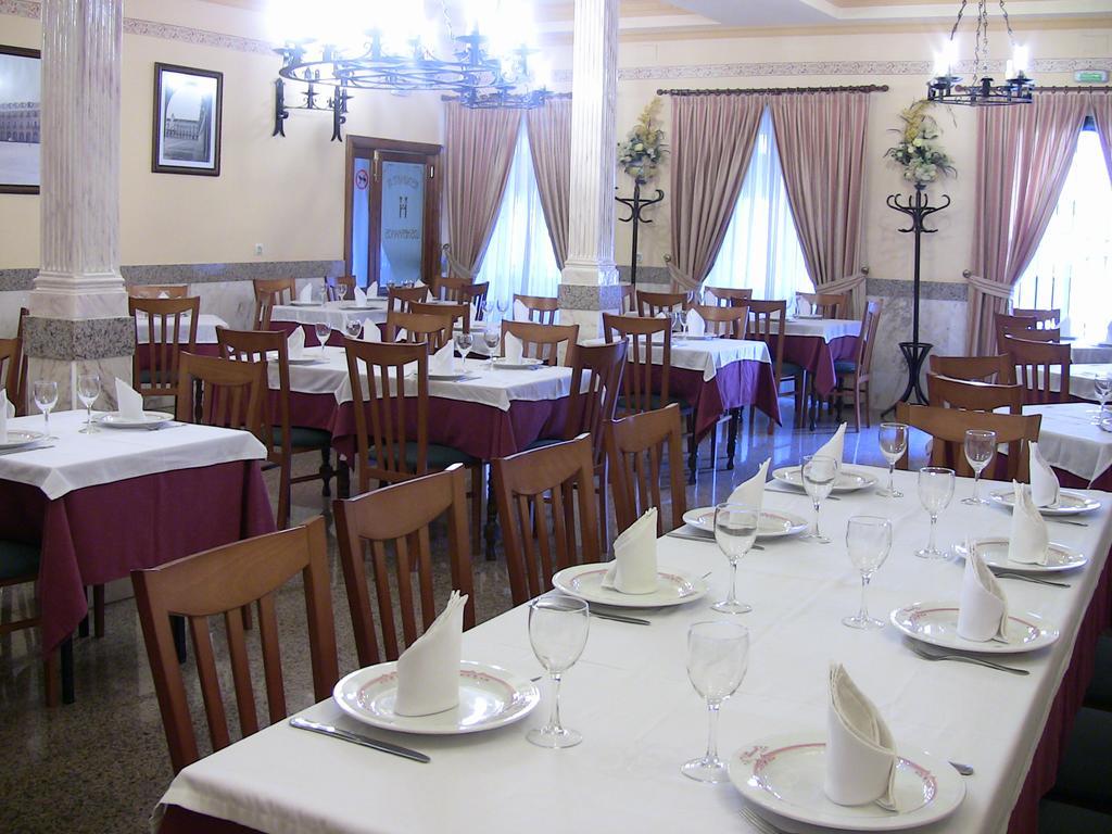 Apartahotel Los Hermanos Ocaña Екстериор снимка