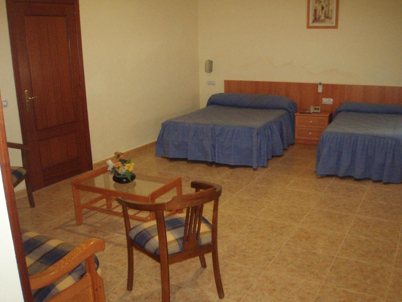 Apartahotel Los Hermanos Ocaña Екстериор снимка